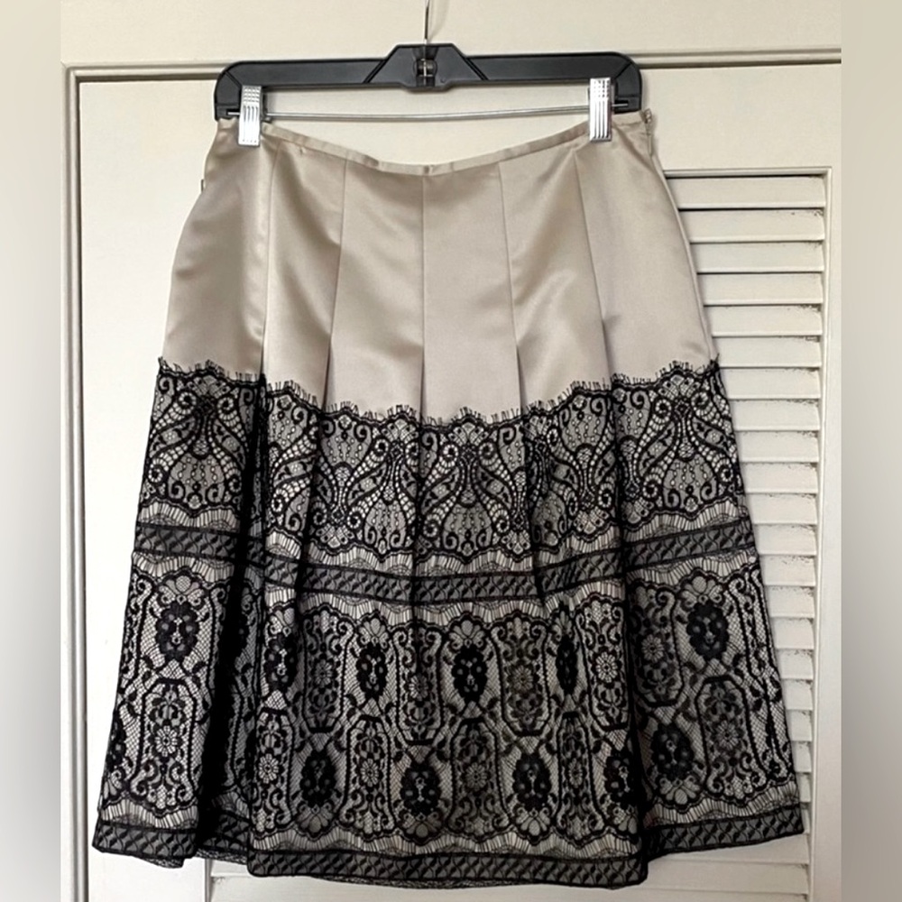 Ann Taylor Cream and Black A-Line Knee-Length Skirt